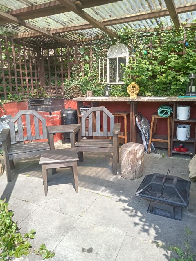 'Morris' The Shepherd'S Hut With Woodland Hot Tub Carmarthen Buitenkant foto